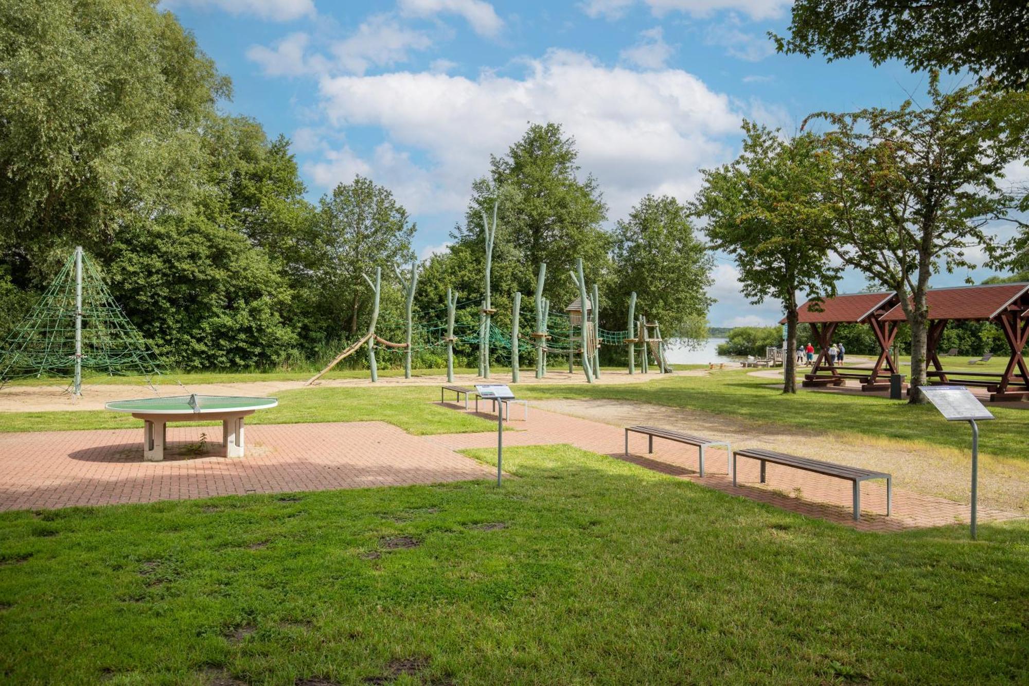 Hygge Apartments: Lakeside Retreat with Garden and Pet-Friendly Atmosphere Goehren-Lebbin Exterior photo